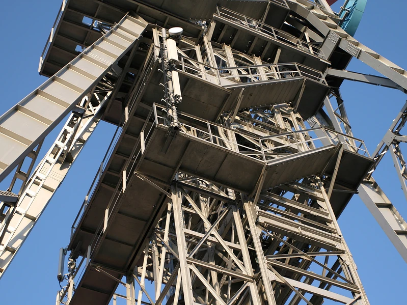 Industrial facility structure and material handling equipment design